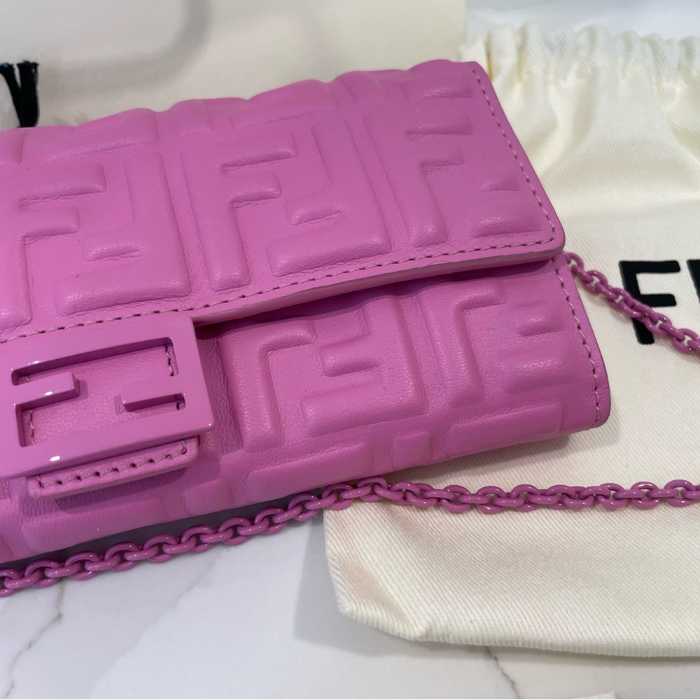 BNIB Fendi Baguette Wallet on Chain - Picture 4 of 4